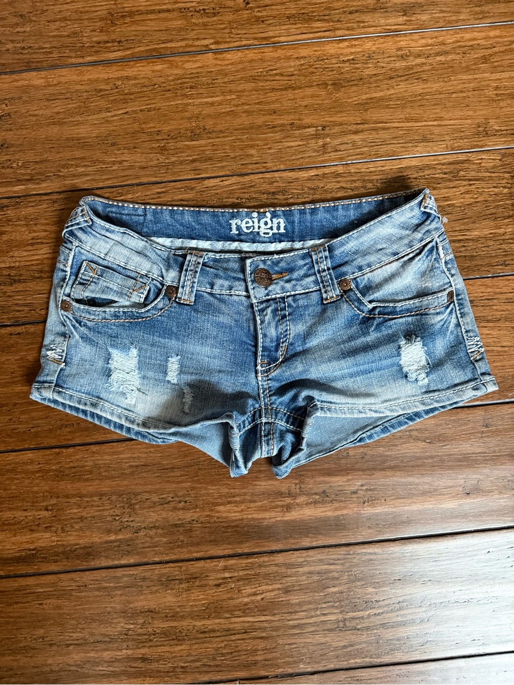 Reign Y2K Distressed Low-Rise Jean Shorts Size 7 Light Wash Denim Summer